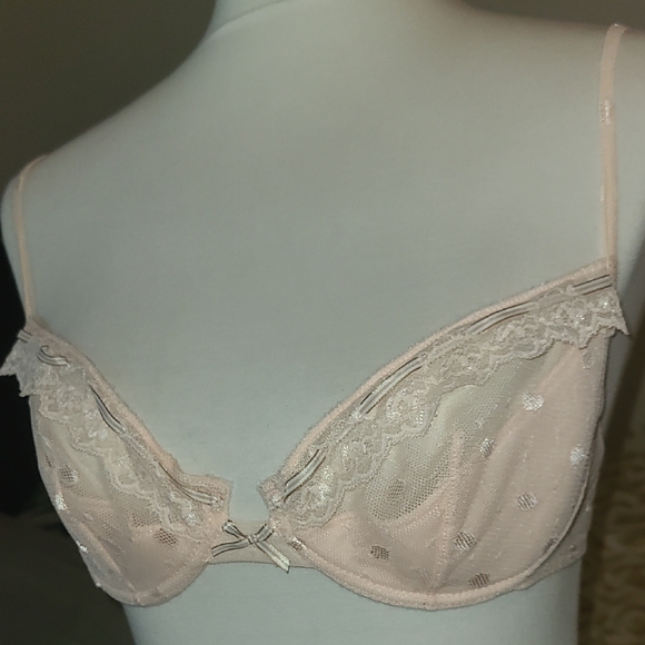 intimissimi Other - Elegant Lace Trimmed Bra in Cream